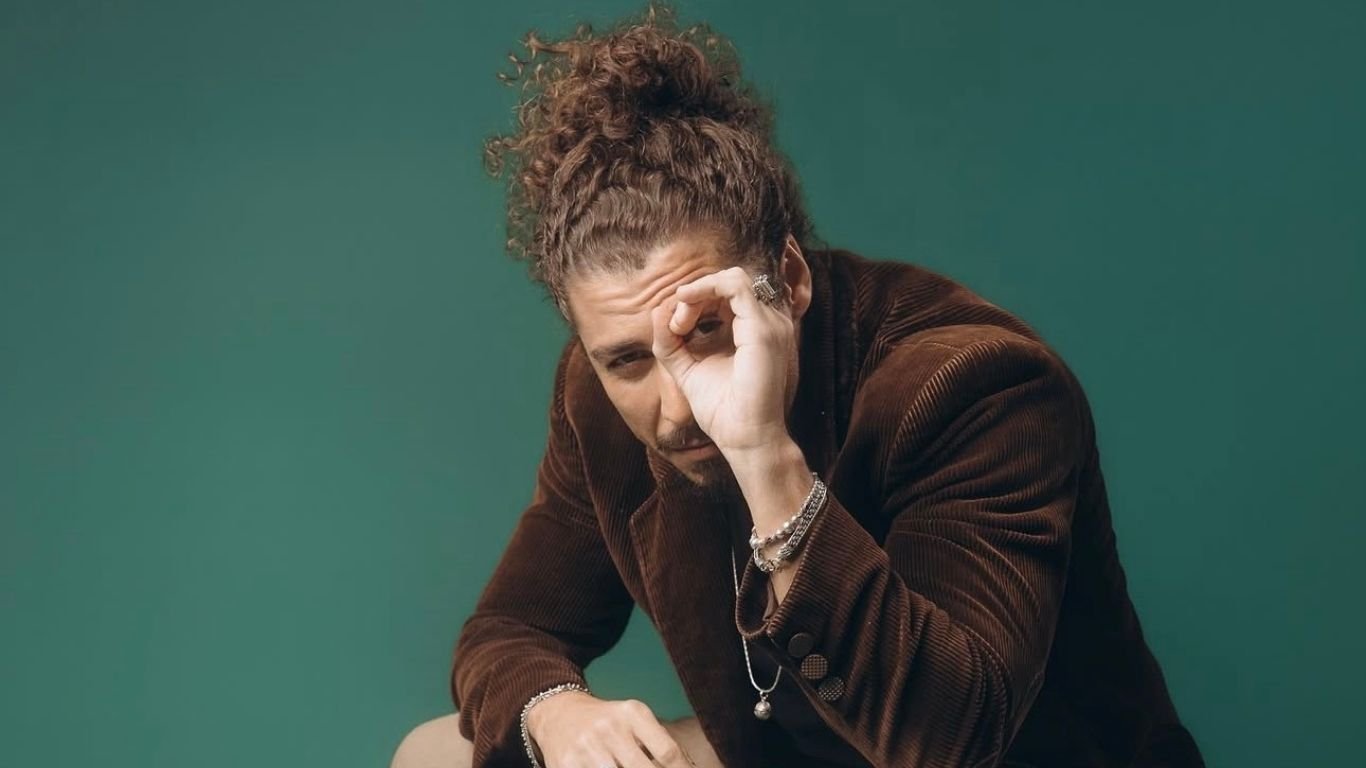 Juzé celebra a cultura nordestina no EP ‘Mormaço de Fogueira’