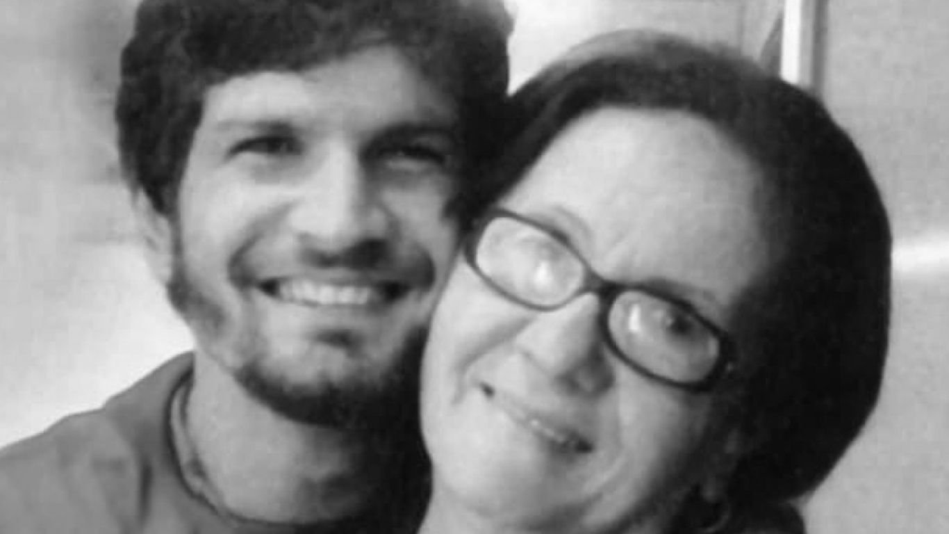 Morre Estela Fernandes, mãe do cantor Saulo Fernandes, aos 77