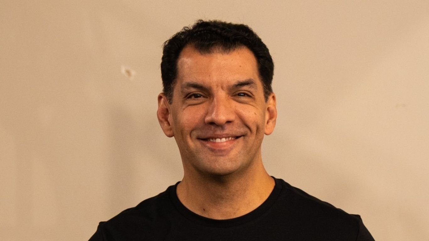 Fábio Silva lança livro durante evento na Casa Zero, no Recife