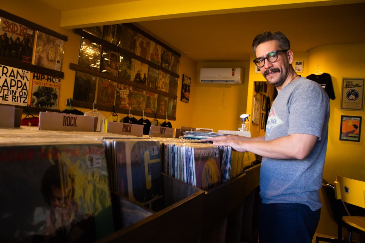 Paixão pelos vinis: conheça a história do colecionador Fred Souza
