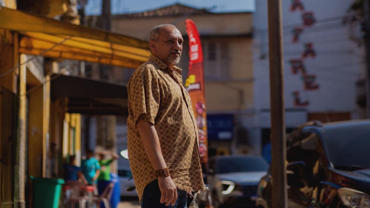 Ator pernambucano Sandro Guerra é destaque na série ‘Pssica’, da Netflix