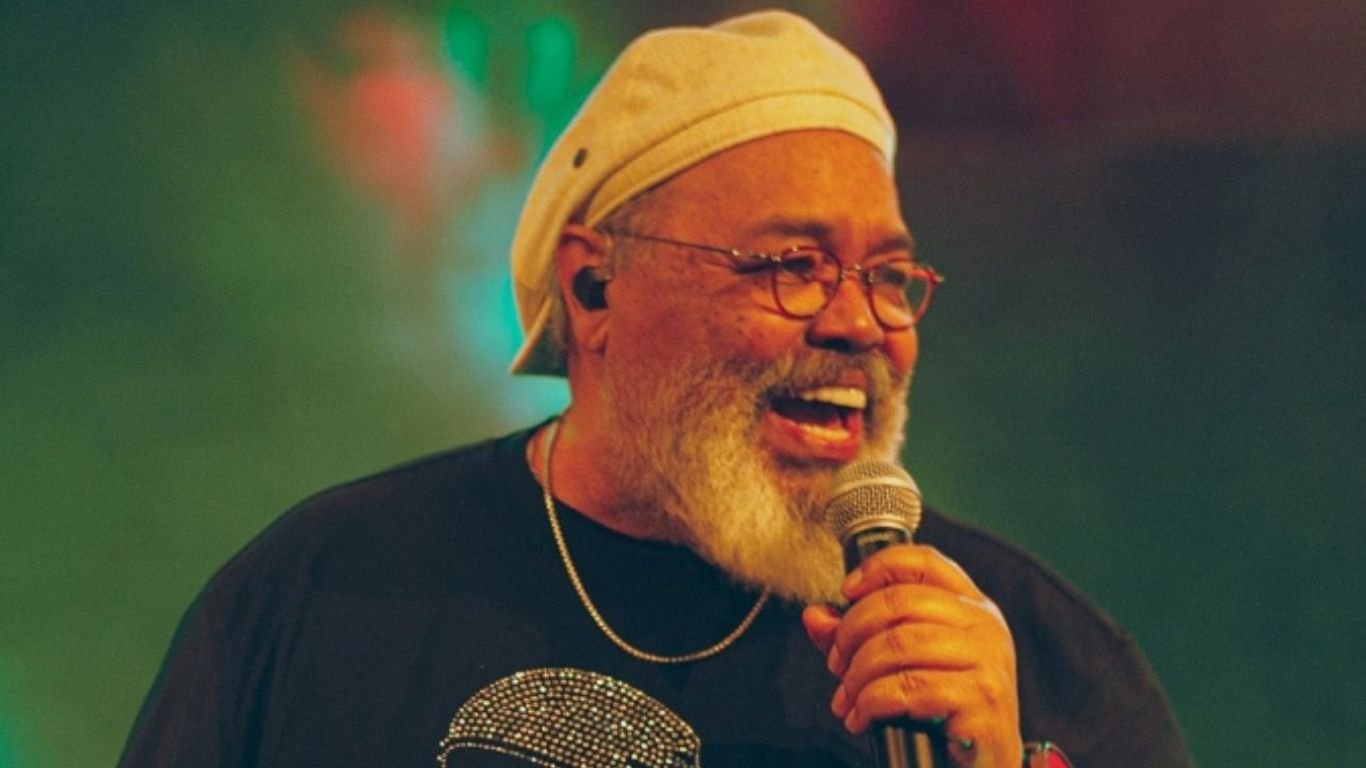 Jorge Aragão faz show gratuito nesta quarta (26), em Olinda