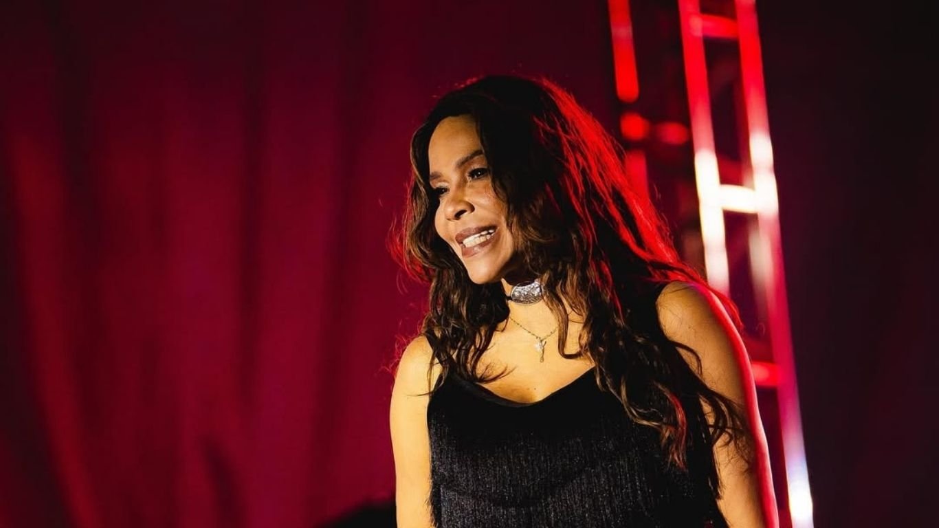 Silvânia Aquino anuncia saída da banda Calcinha Preta após 23 anos: “Gratidão eterna”