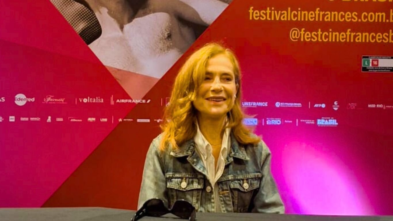 Em visita ao Brasil, Isabelle Huppert rasga elogios a Kleber Mendonça Filho