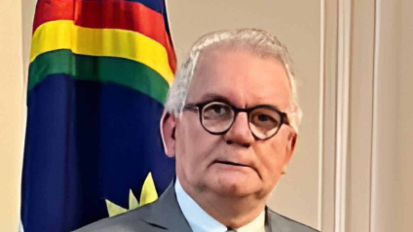 Flávio Chaves lança livro sobre exílio e poder nesta quinta (13), no Recife