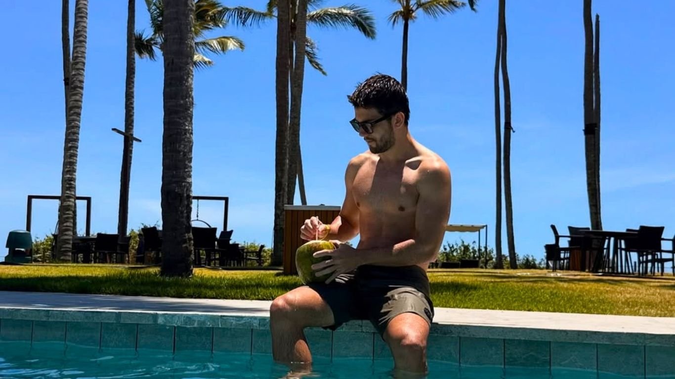 Ator Daniel Rangel curte miniférias em Porto de Galinhas: “Dias incríveis”