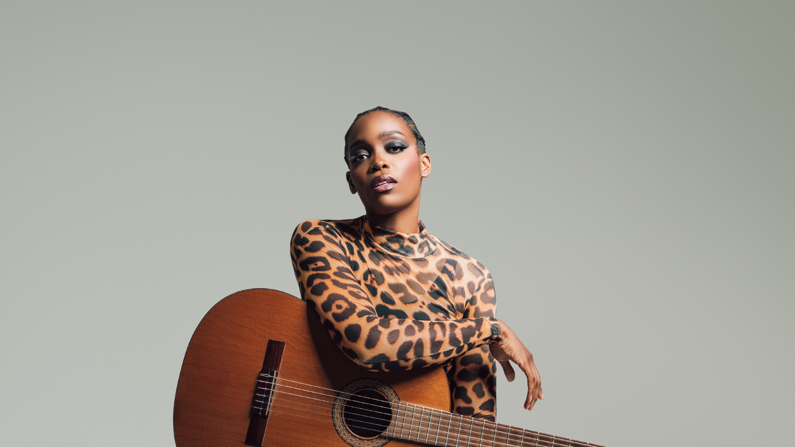 Irma traz ao Recife a turnê ‘You and My Guitar’ em show intimista no Hermilo Borba Filho