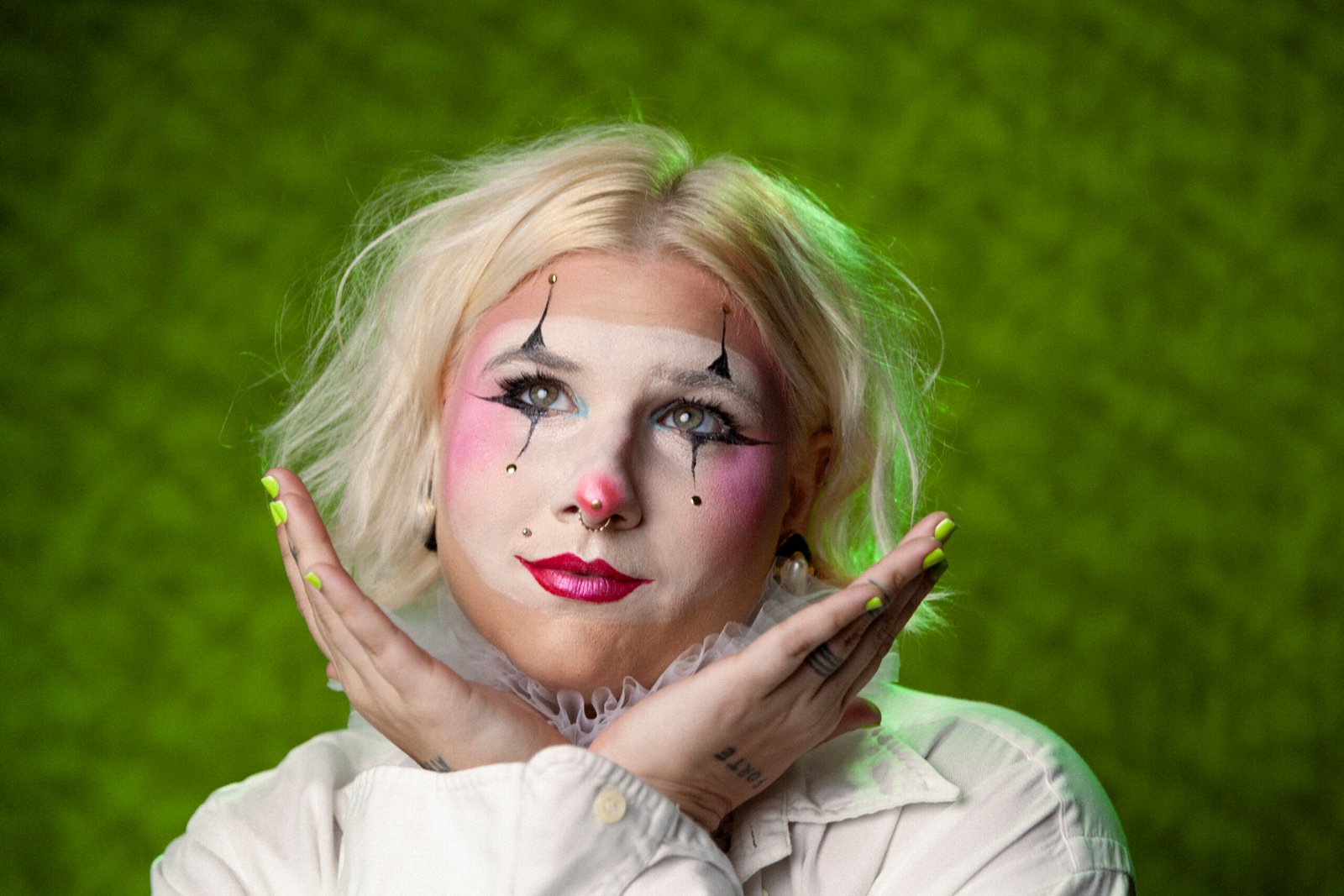 Bruna Alimonda inicia nova fase com o single ‘Besta’