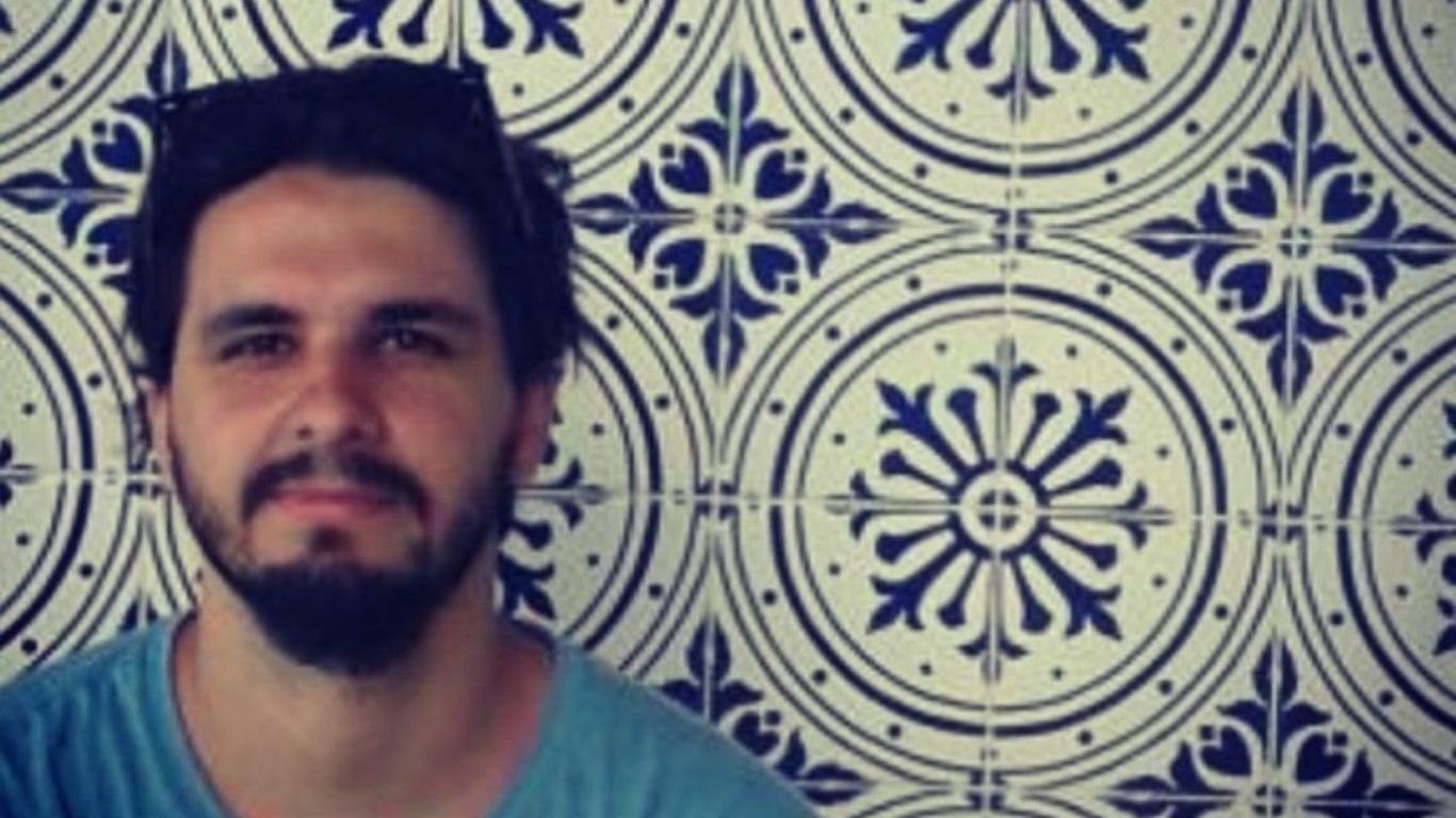 Professor Leandro Menezes lança livro com 365 indicações de discos