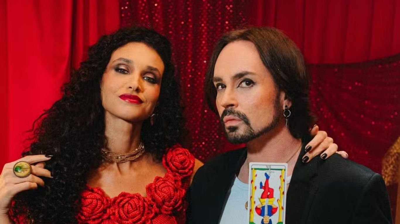 Débora Nascimento estrela clipe de Johnny Hooker com Ney Matogrosso