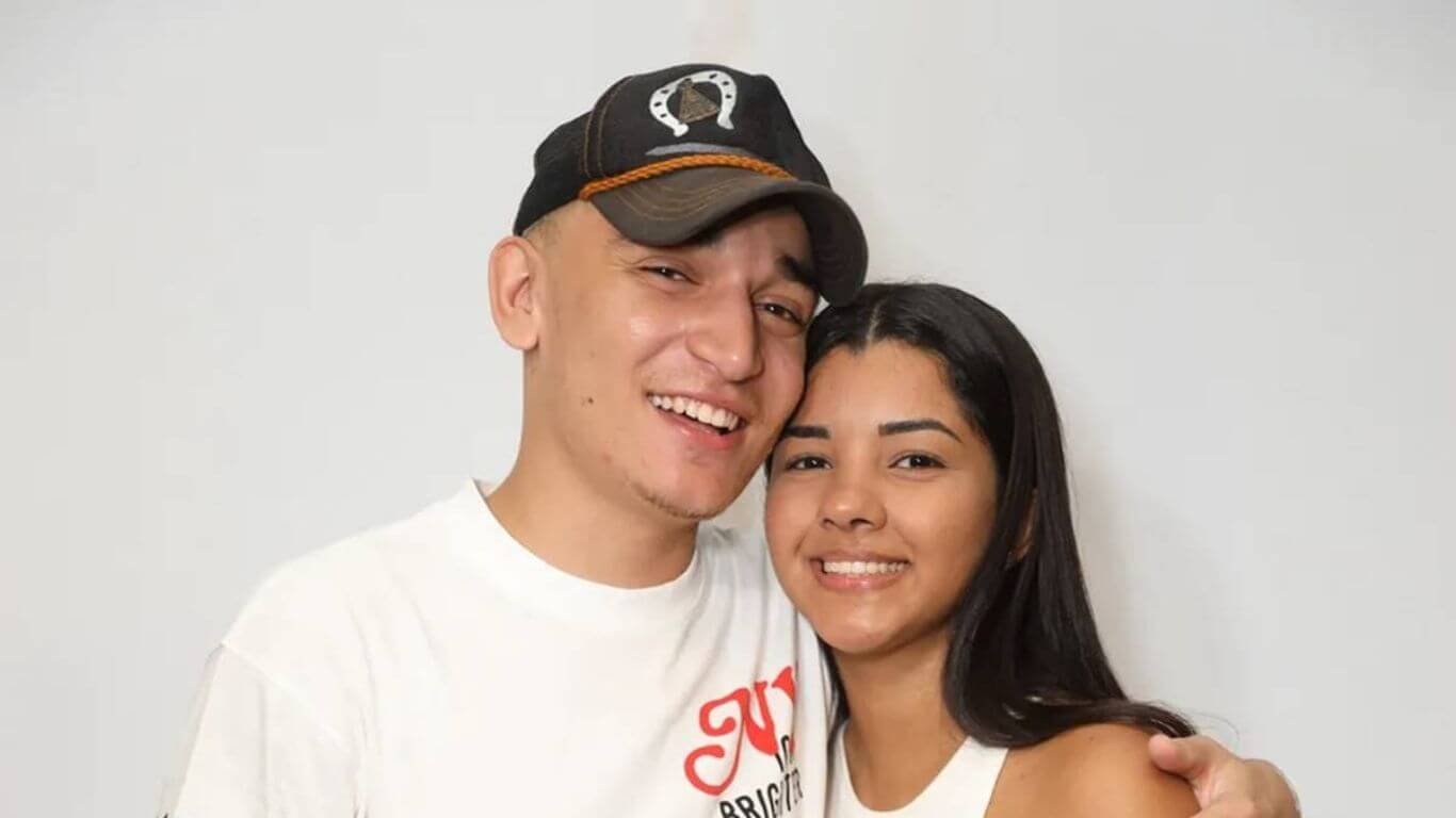 Em Olinda, Ary Mirelle surge ao lado do boneco gigante de João Gomes; veja