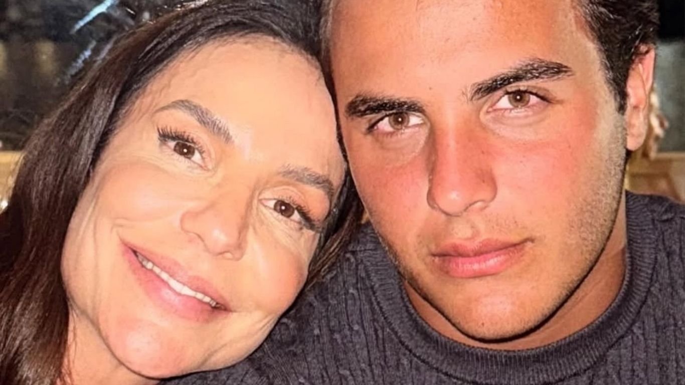 Ivete Sangalo surge em momento de descontração com o filho Marcelo