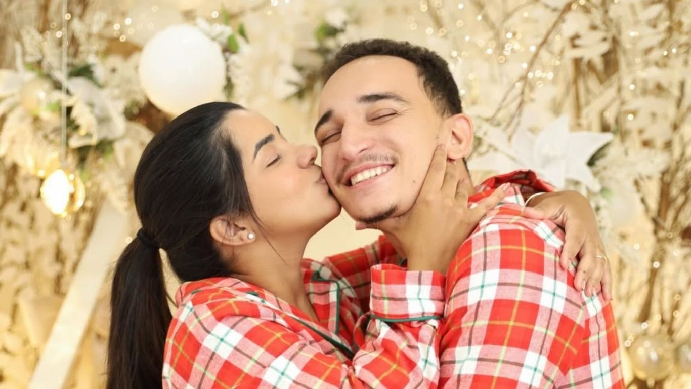 Ary Mirelle se declara para João Gomes em clima natalino: “Loucamente apaixonada”