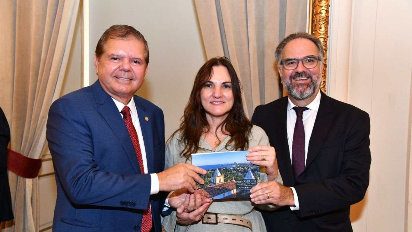 Paula Imperiano lança, no TJPE, guia sobre a colonização de Pernambuco