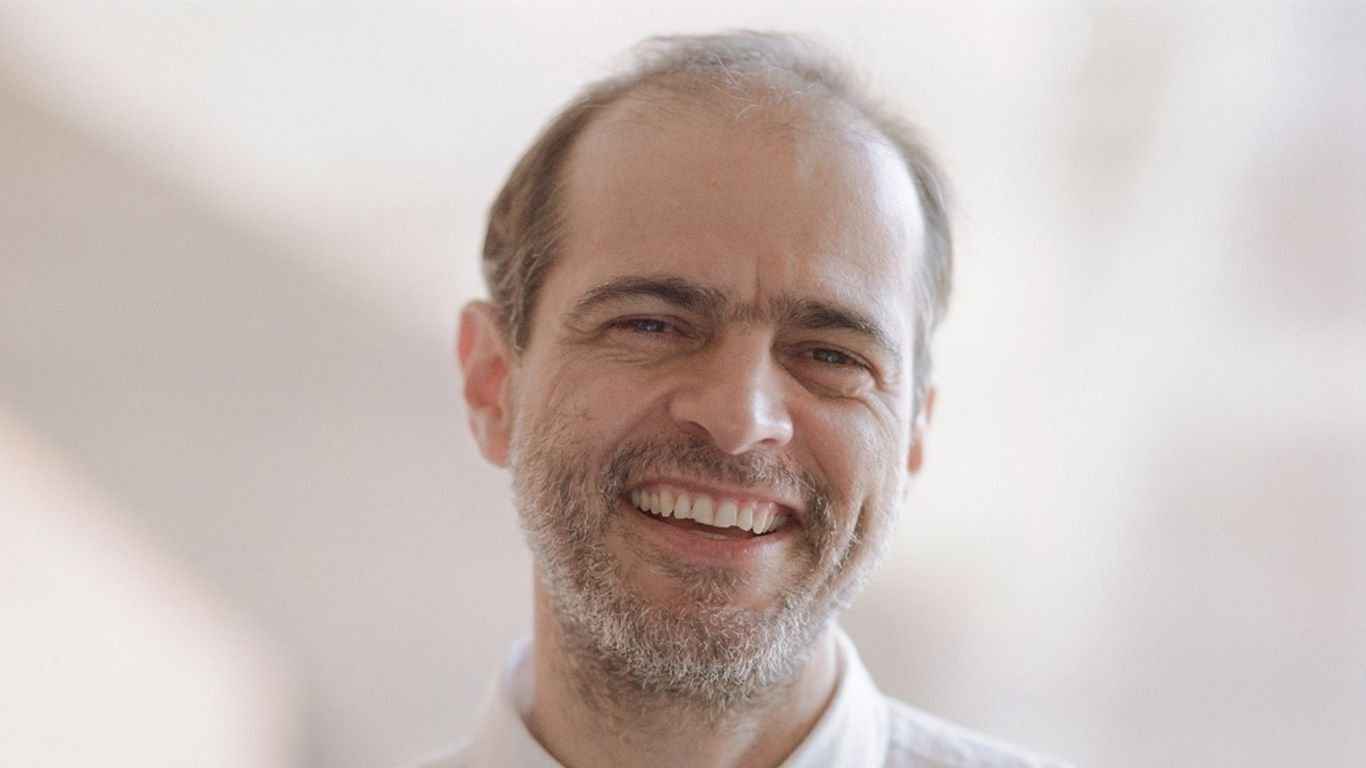 Moreno Veloso estreia turnê no Teatro de Santa Isabel, nesta sexta-feira (30)