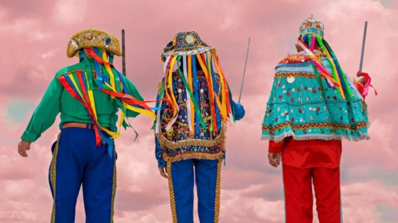 Espelho de Brincantes celebra a tradição do reisado com exposição no Recife