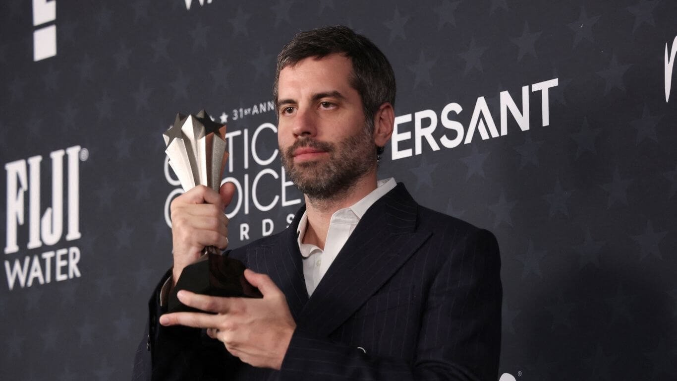 Brasileiro Adolpho Veloso ganha prêmio de melhor fotografia no Critics Choice