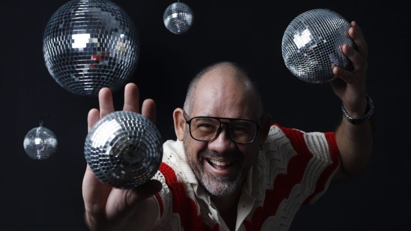 DJ Incidental comanda intervalos na Praça do Arsenal no Carnaval do Recife