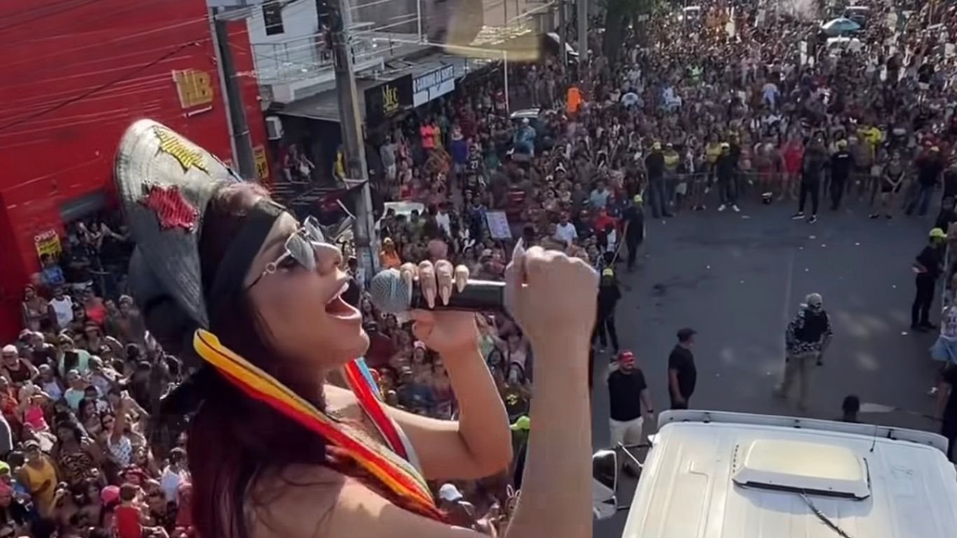 Priscila Senna arrasta multidão no Bloco da Ressaca em Abreu e Lima