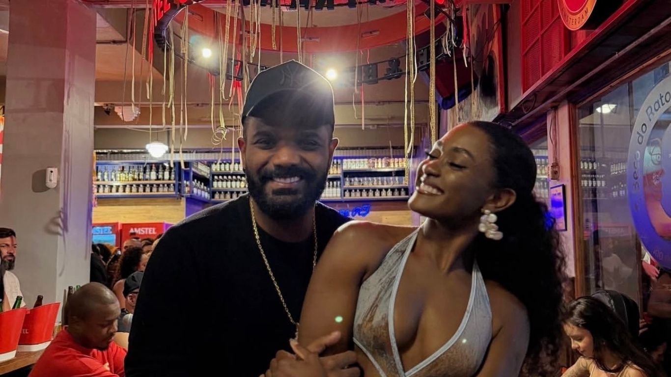 Arlindinho é prestigiado por Erika Januza durante show no Rio