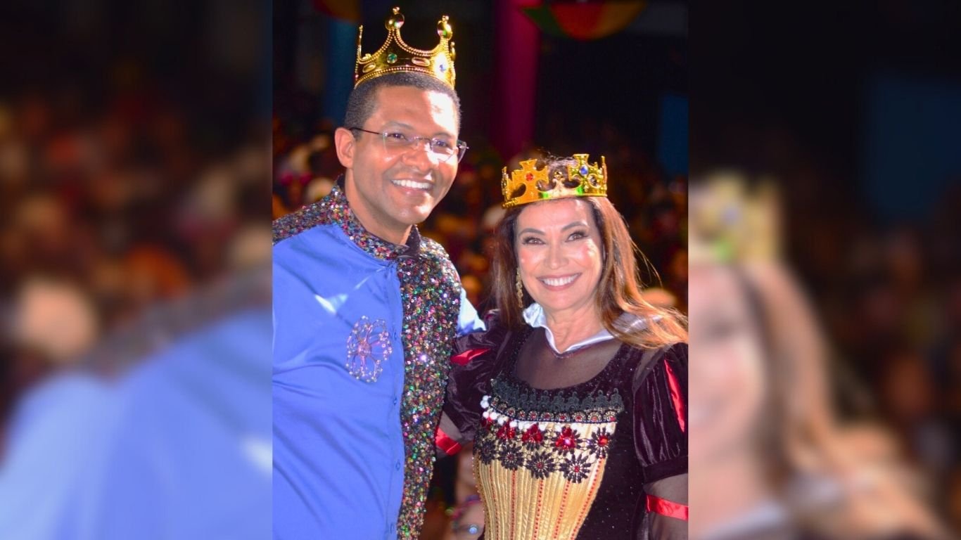 Com muito frevo, tradicional baile Imprensa Que Entra agita o Recife