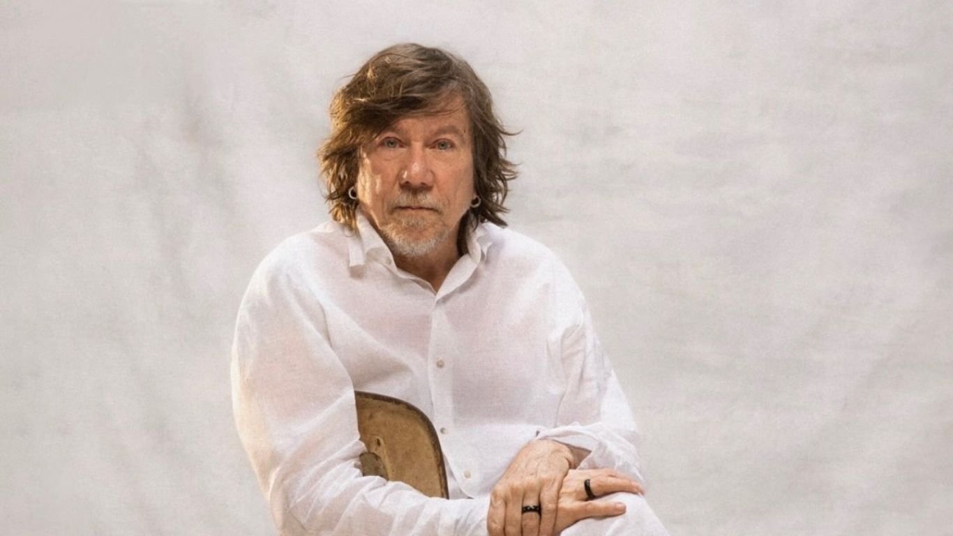 Lenine promete show histórico no Marco Zero com convidados especiais