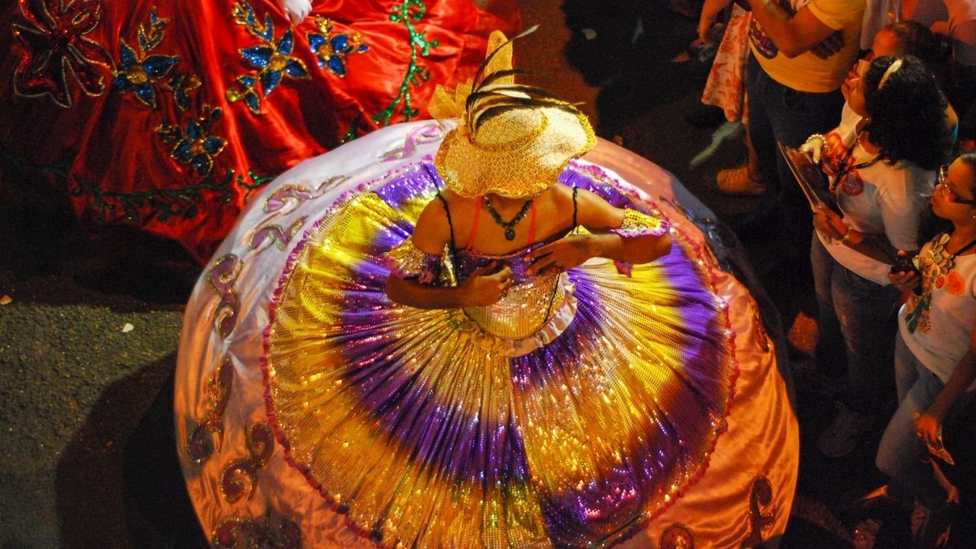 Noite dos Tambores reúne 41 nações de maracatus no Recife nesta segunda (16)