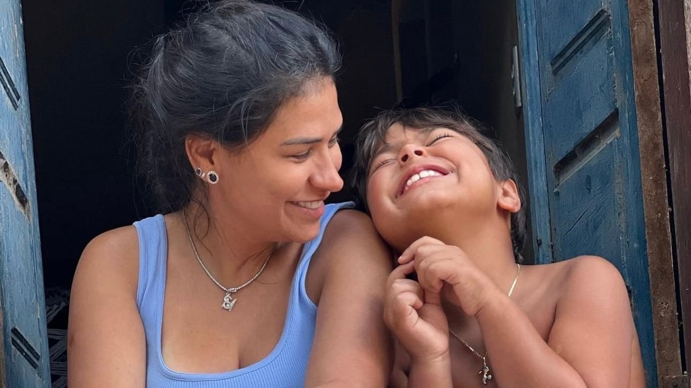 Simone Mendes revela que filho iniciou tratamento para crescimento