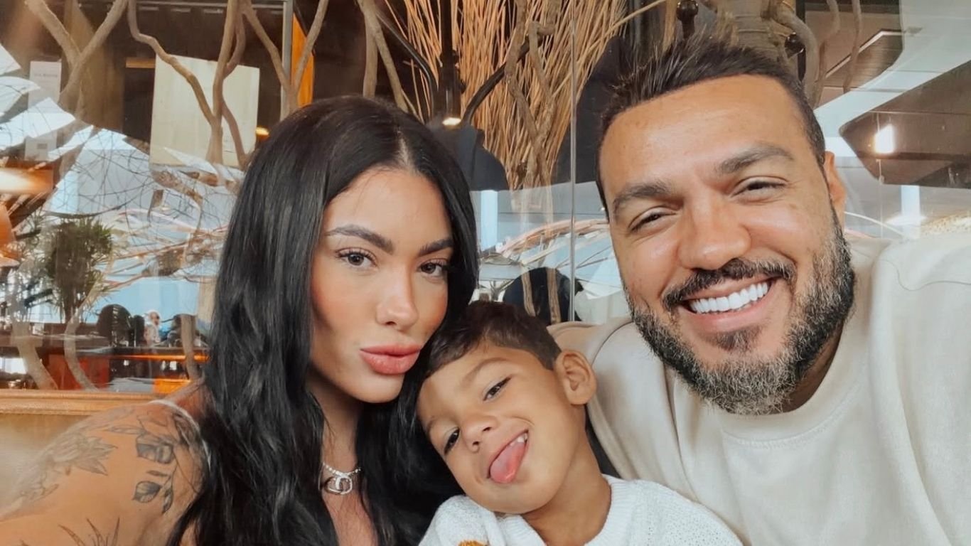 Rayane se declara para Belo e destaca carinho do cantor com seu filho