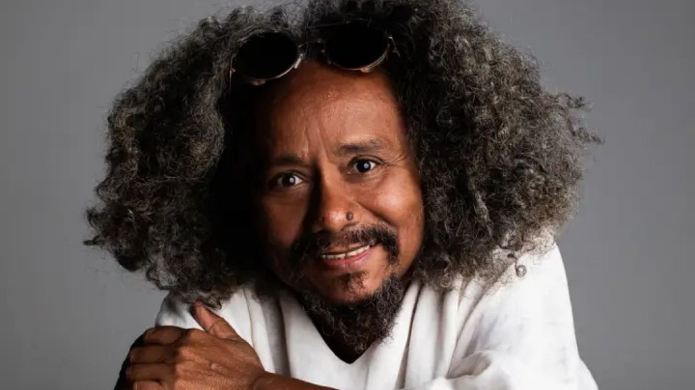 Chico César se prepara para lançar novo álbum e estreia turnê no Recife