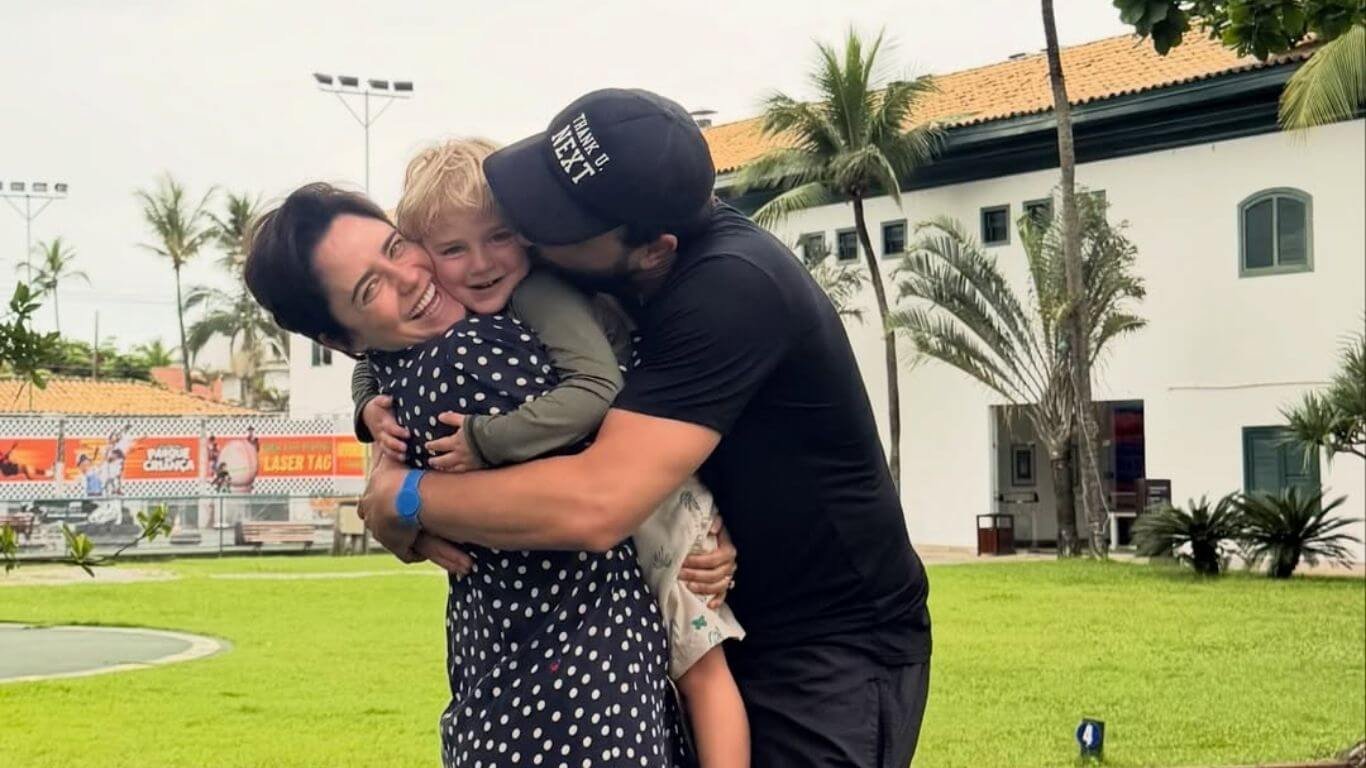 Fernanda Vasconcellos surge em clique encantador ao lado do filho e marido