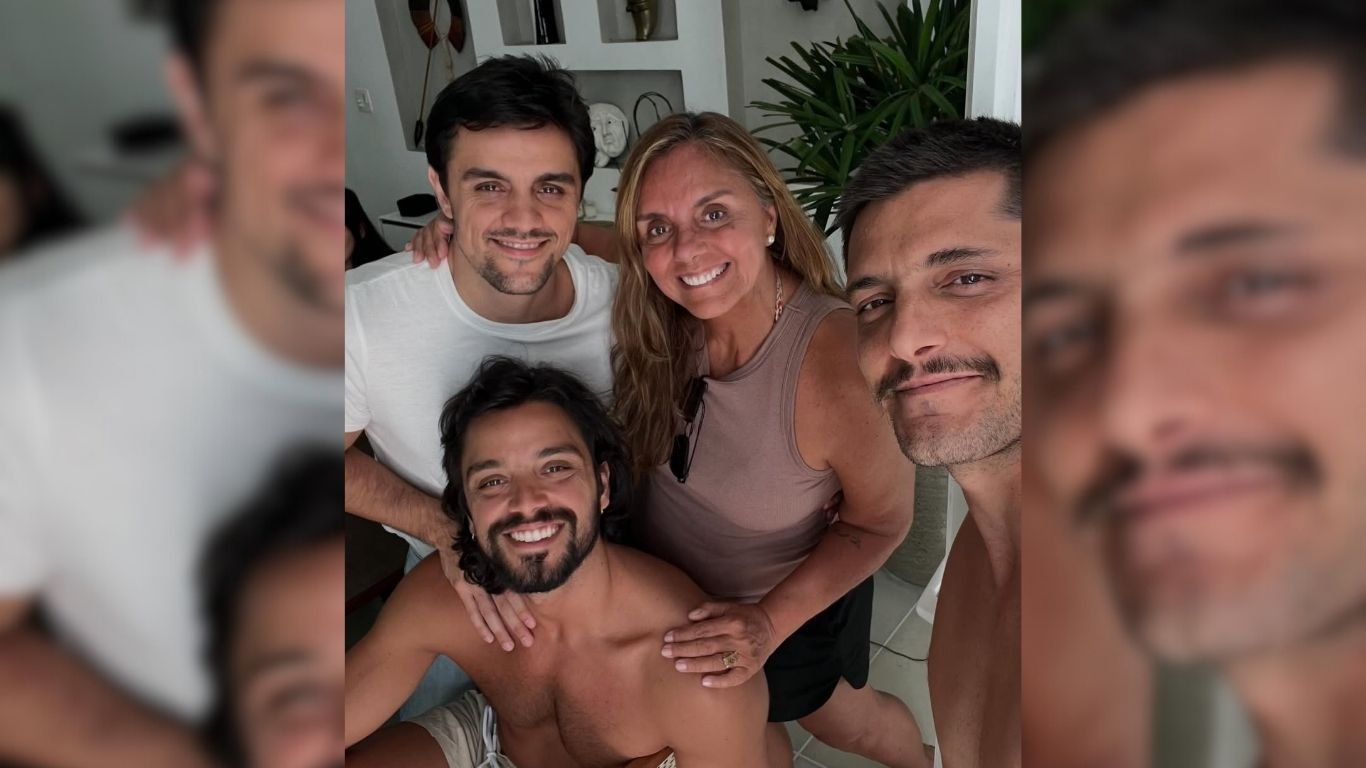 Ana Sang comemora encontro raro com os três filhos: “Difícil reunir”