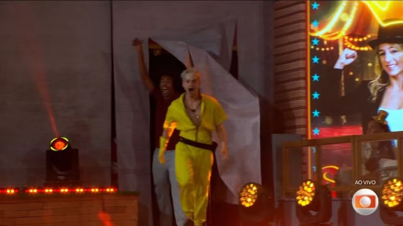 BBB 26: veja o momento em que Breno e Juliano voltam à casa após paredão falso