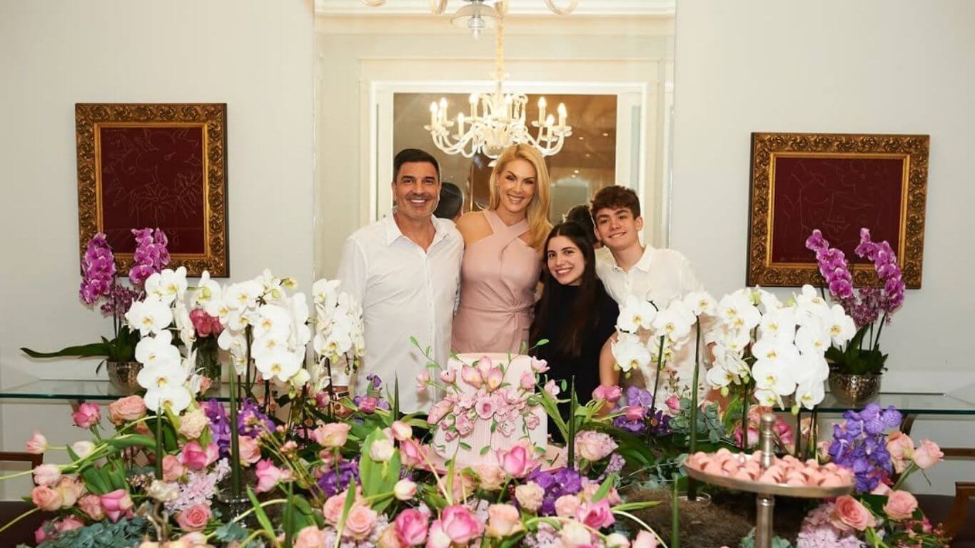 Ana Hickmann comemora 45 anos em festa surpresa organizada por Edu Guedes