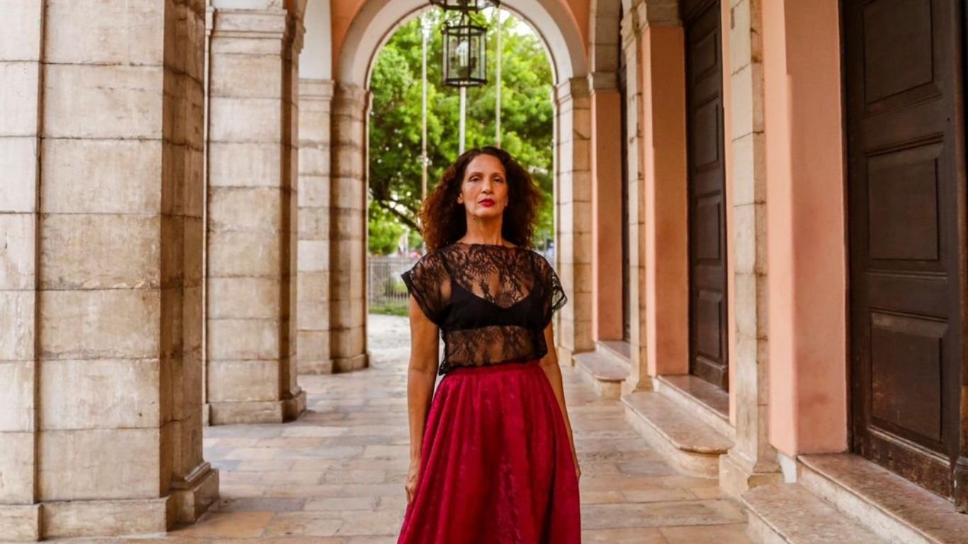 Fabiana Pirro: atriz pernambucana faz do palco ritual de vida