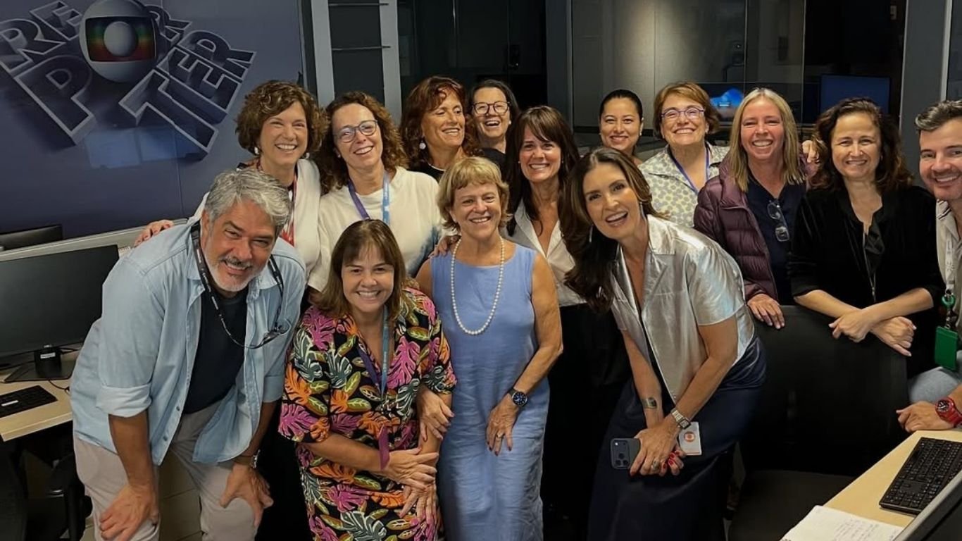 Fátima Bernardes visita redação e reencontra William Bonner