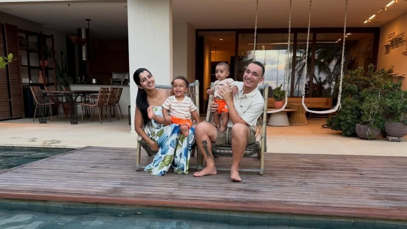 Ao lado de João Gomes, Ary Mirelle posta fotos em família na nova casa