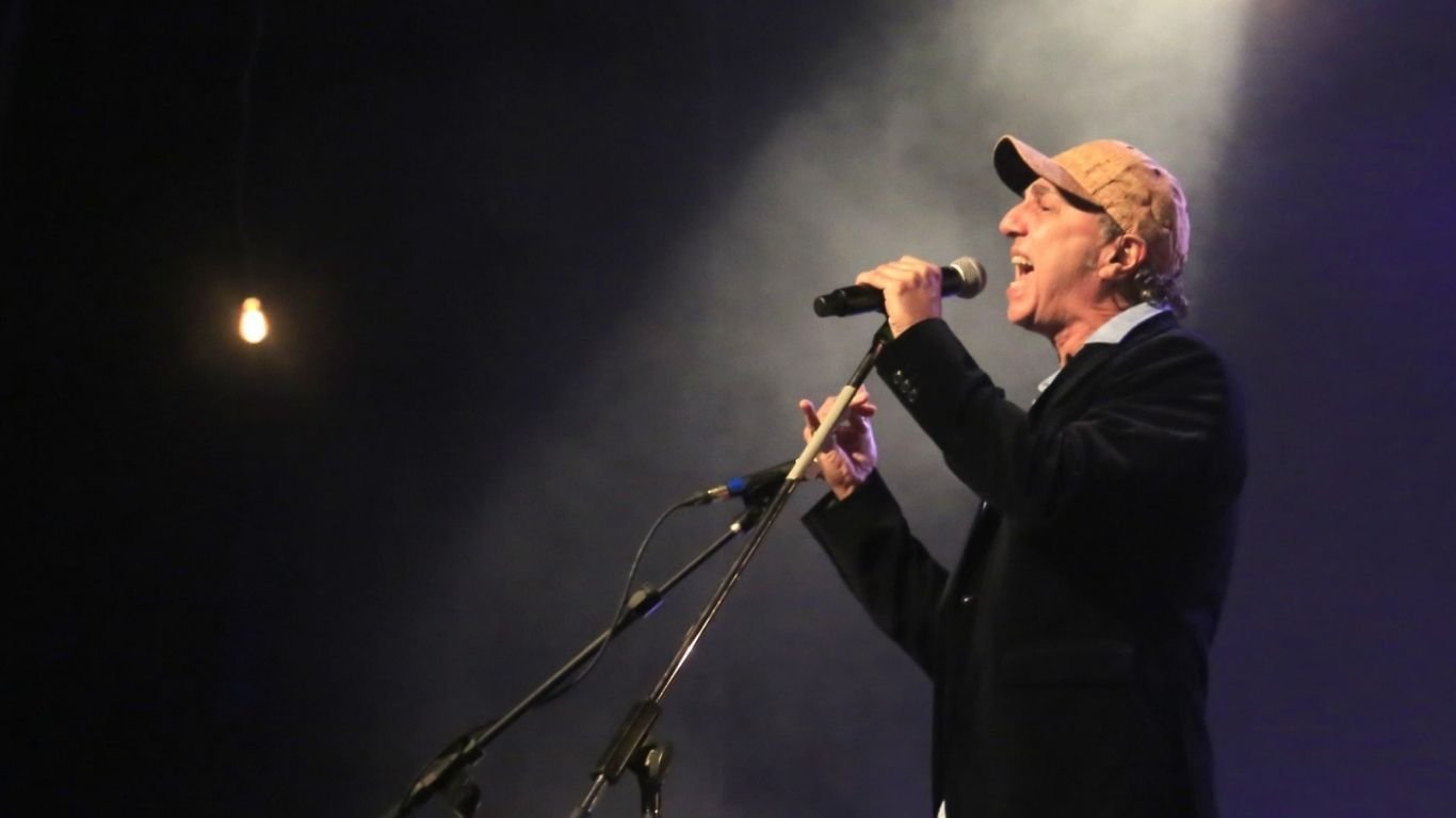 Com participação de Adriano Magoo, Zeca Baleiro faz show no Recife em maio