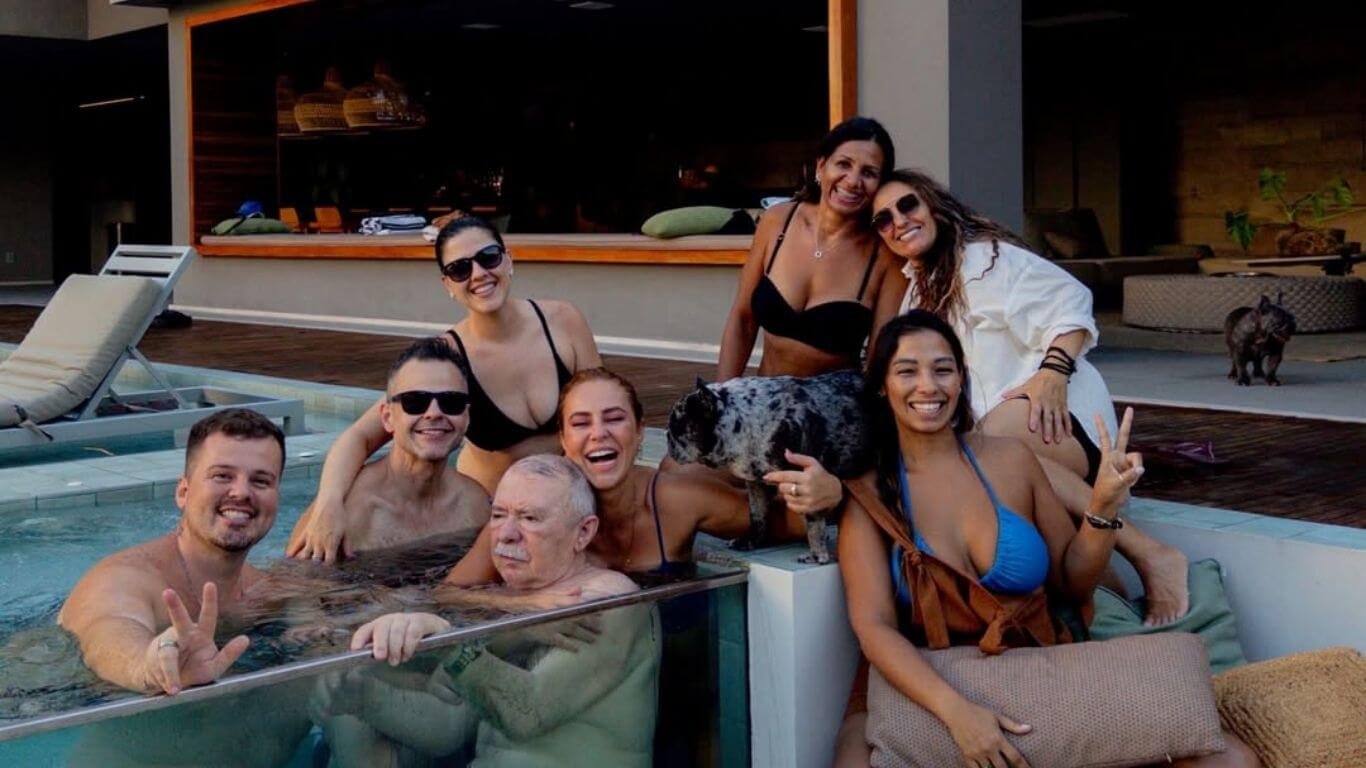 Atriz Paolla Oliveira curte feriado de Páscoa ao lado do pai e da família