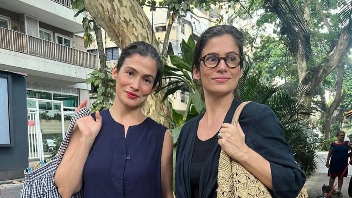 Renata Vasconcellos surge em selfie ao lado da irmã gêmea, Lanza Mazza