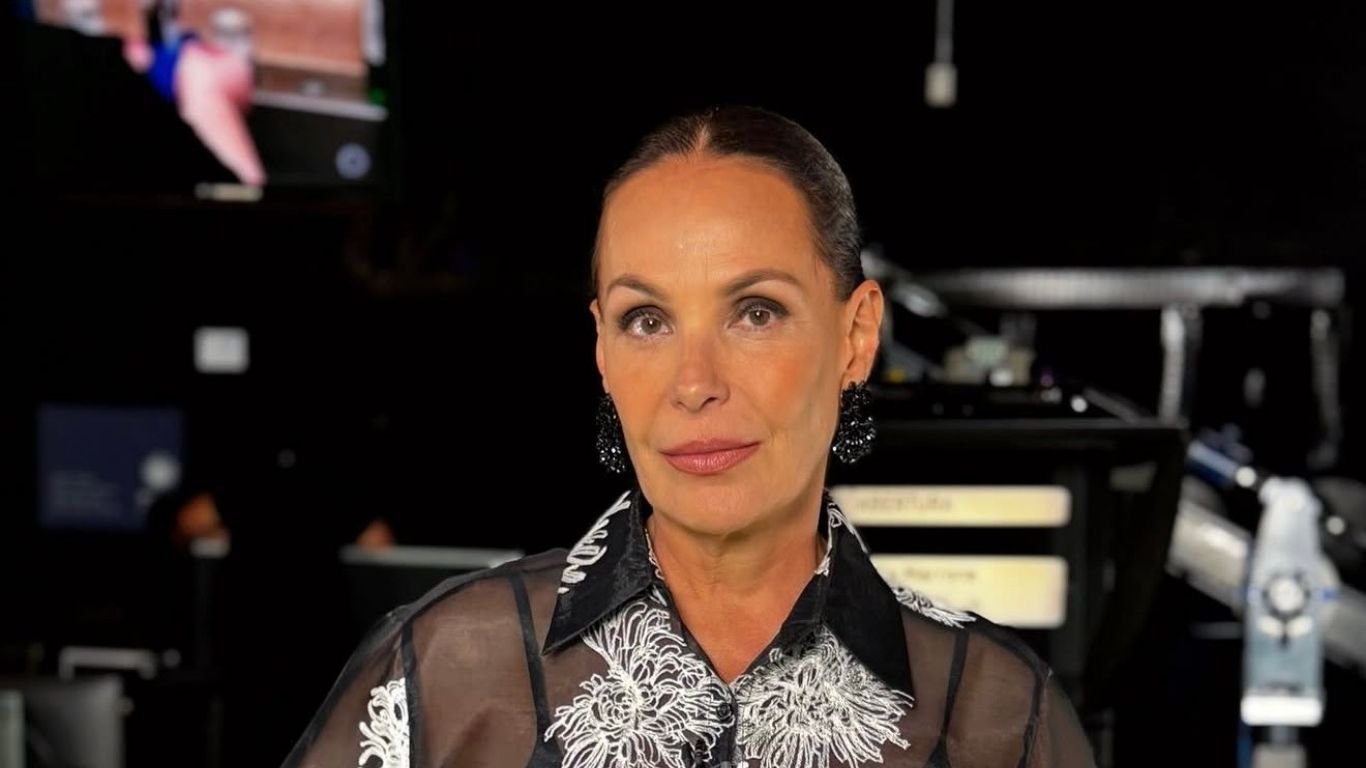 Carolina Ferraz deixa o comando do Domingo Espetacular após seis anos