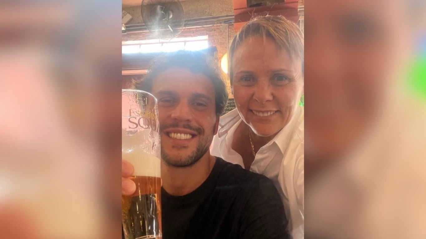 Longe das telinhas desde 2014, Giulia Gam posta foto rara com o filho