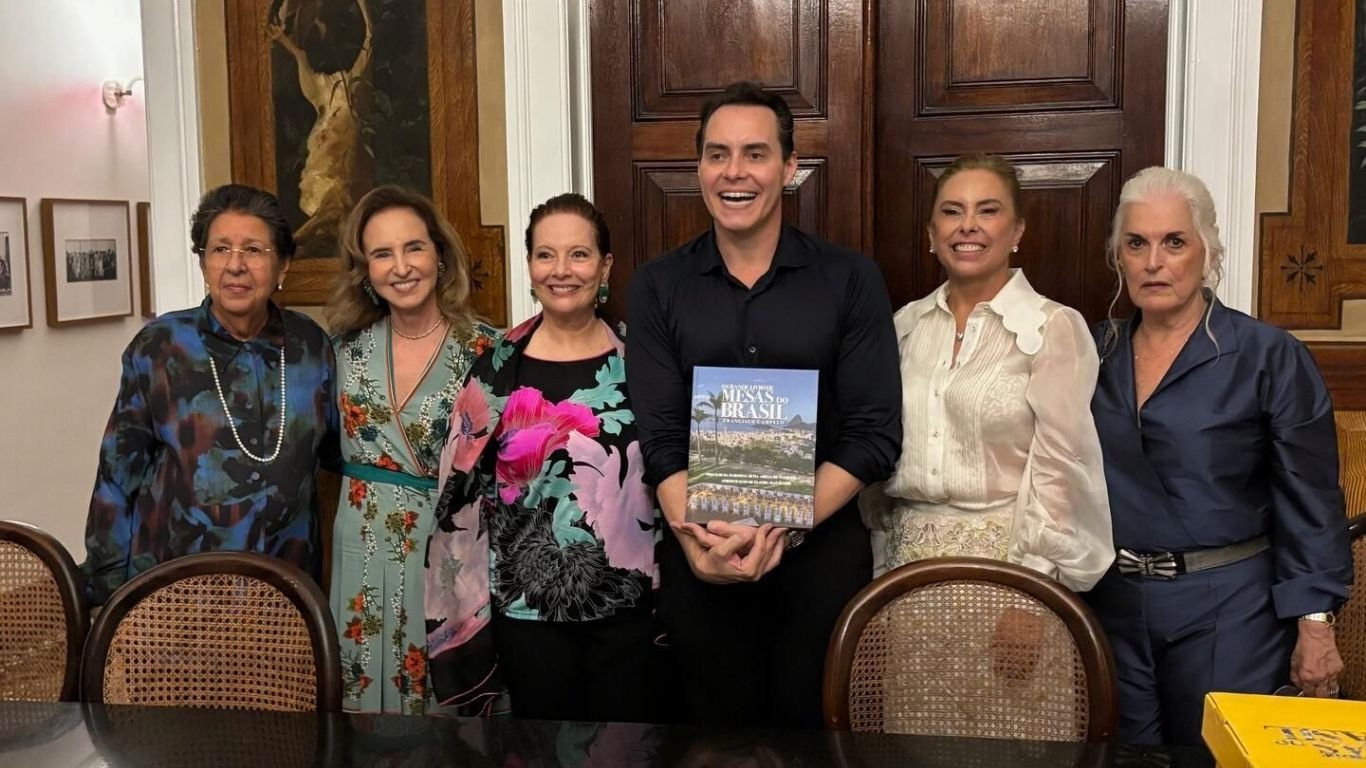 O Grande Livro de Mesas do Brasil é lançado em noite prestigiada na APL
