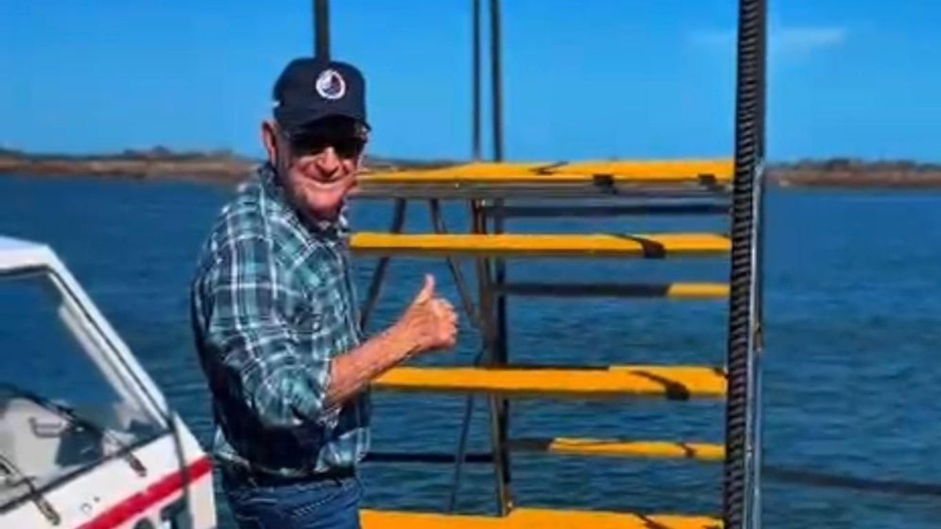 Aos 86 anos, prático Luiz Augusto leva vivências no mar para as redes sociais